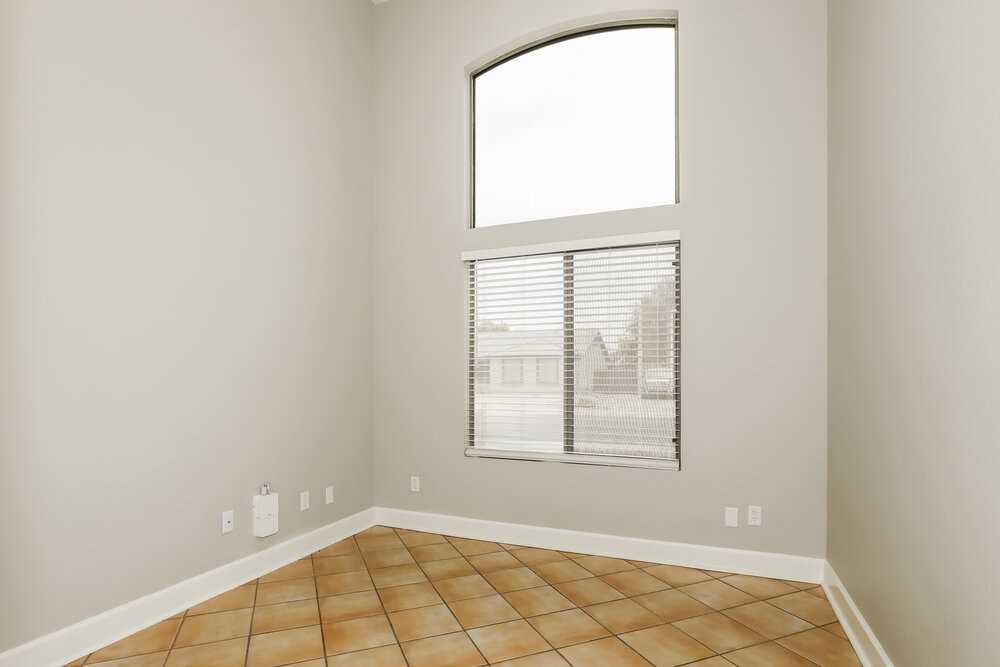 10757 W Angels Ln - Photo 5 of 17
