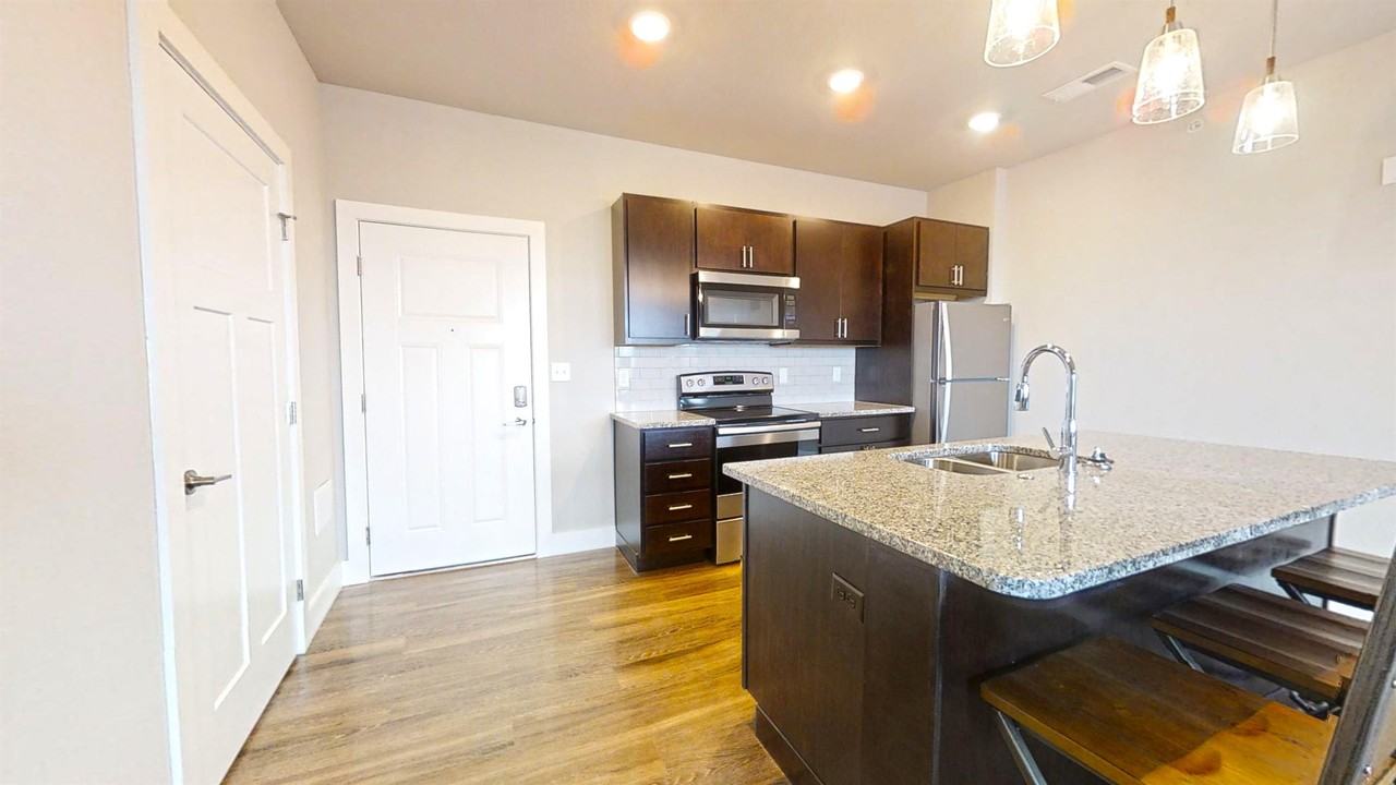 32 E Green Street - Photo 2 of 50