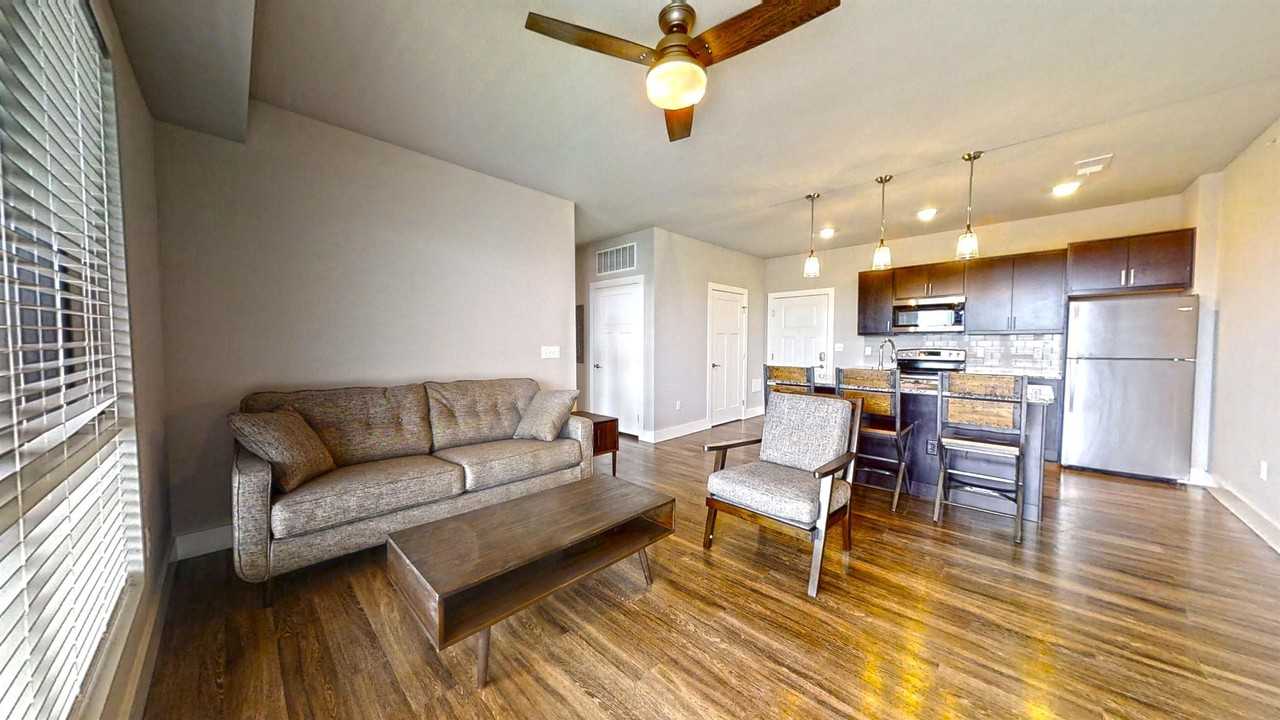 32 E Green Street - Photo 3 of 50