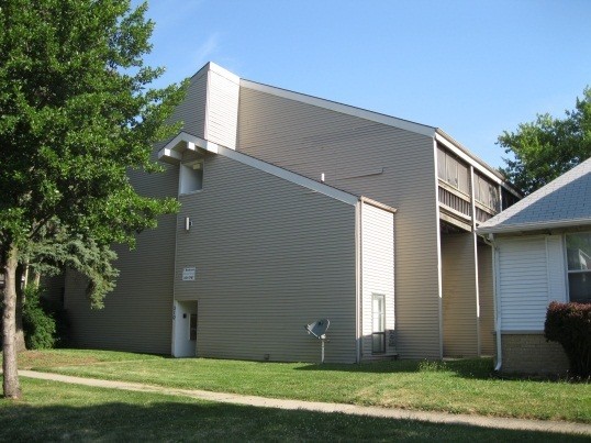 310 E Clark St - Photo 3 of 11