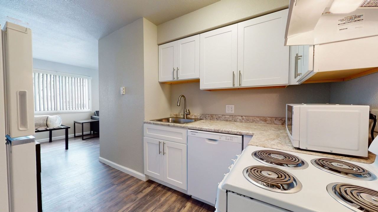 1005 S First St - Photo 2 of 50