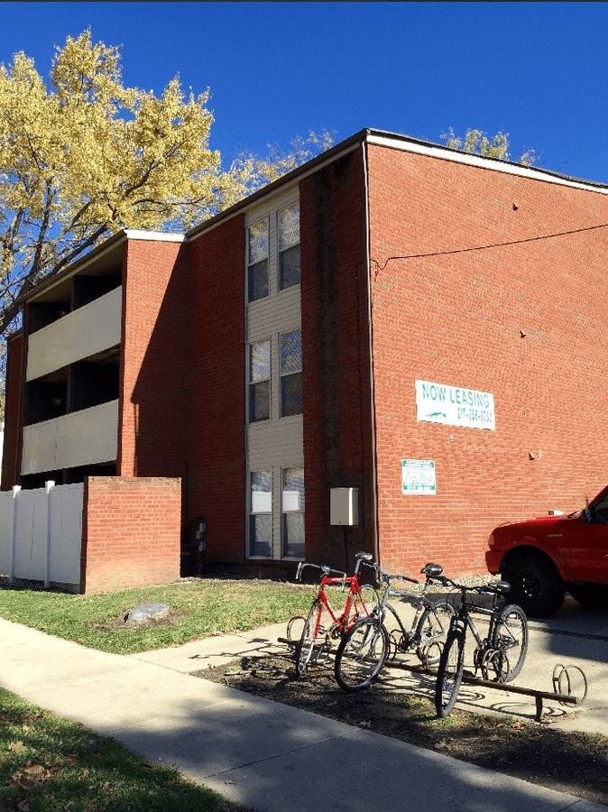 1011 W Stoughton - Photo 2 of 3