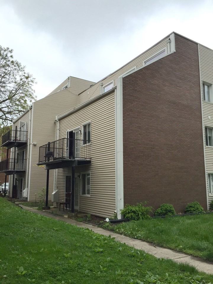 211 E Clark - Photo 2 of 50