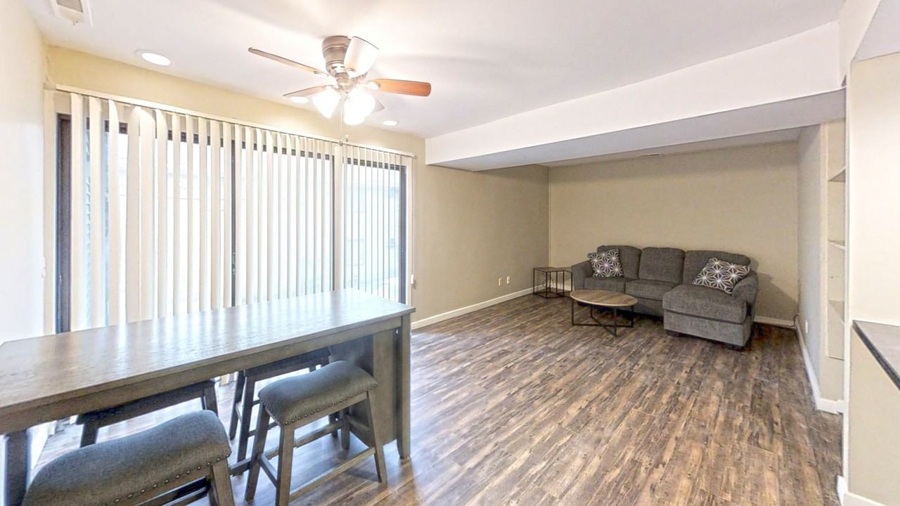 208 E White - Photo 3 of 50