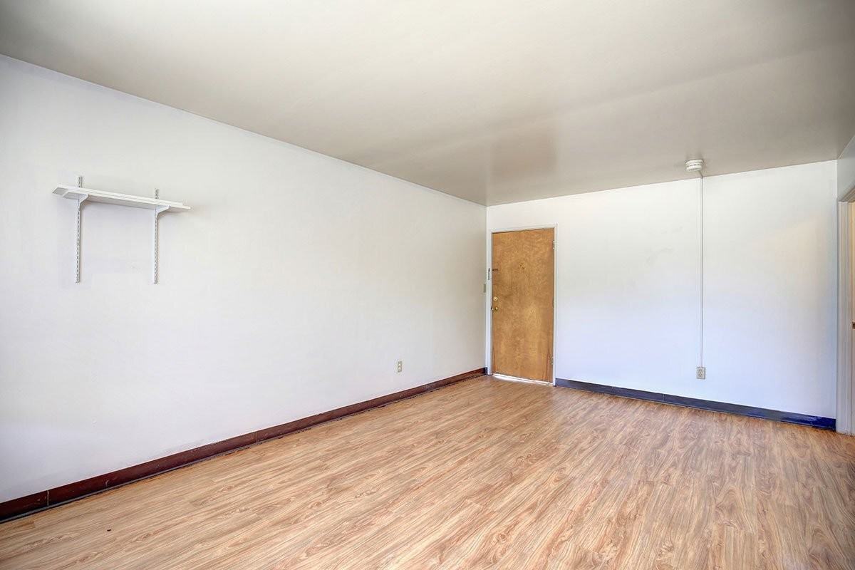 205 E Healey St - Photo 2 of 33