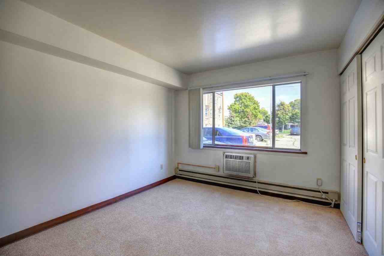 205 E Healey St - Photo 3 of 33