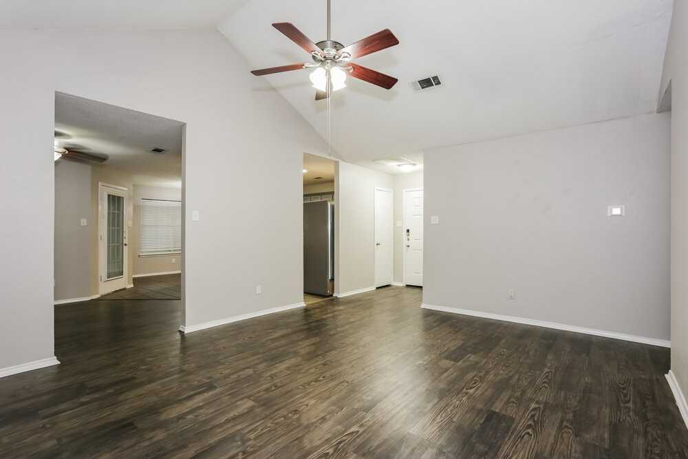 704 Stonebrooke Dr - Photo 4 of 16