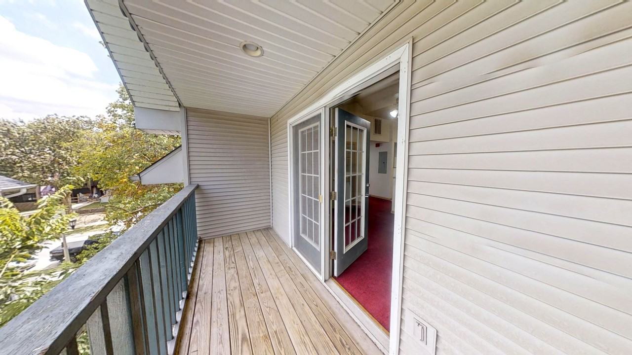 712 W Green St - Photo 2 of 11