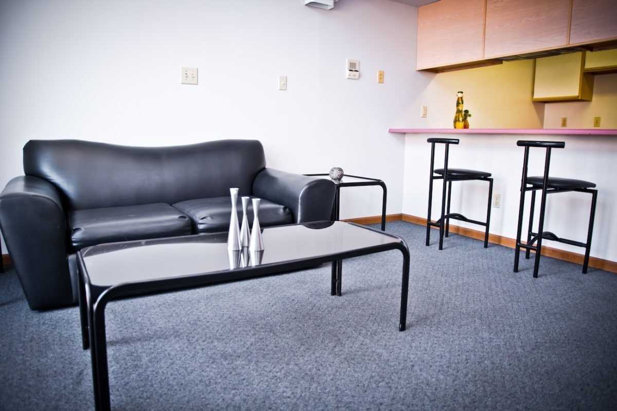 808 S Oak St - Photo 3 of 40