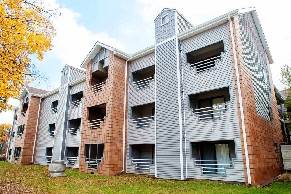 303 W Green Street - Photo 3 of 50