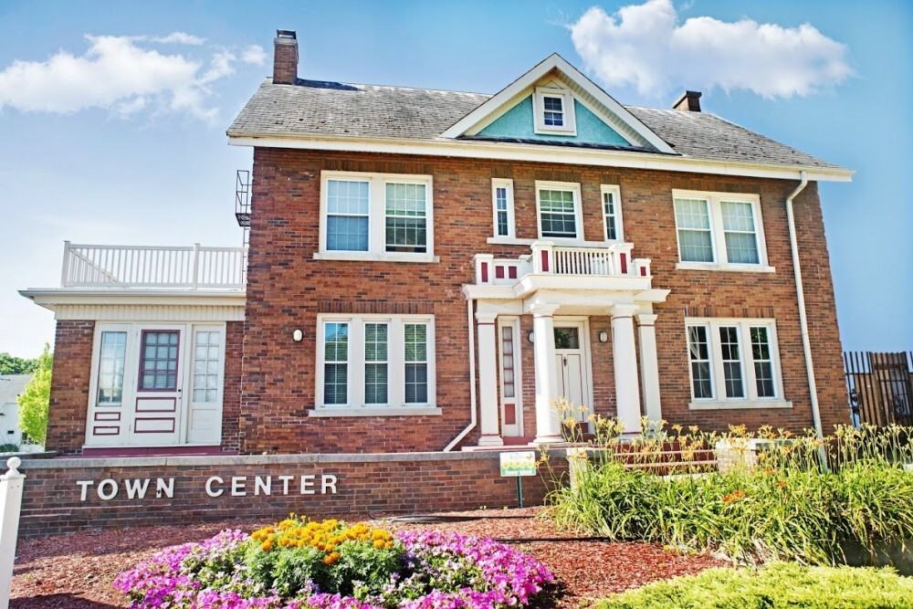 301 W Green Street - Photo 2 of 2