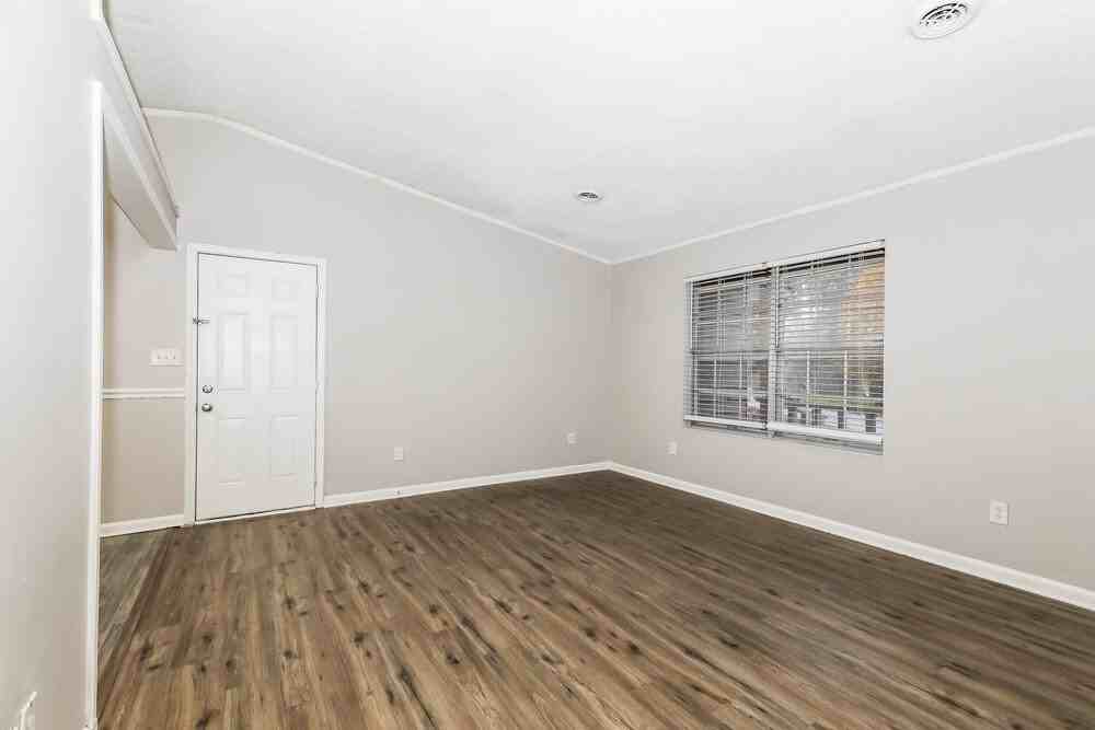 8450 N Pond Dr - Photo 4 of 16