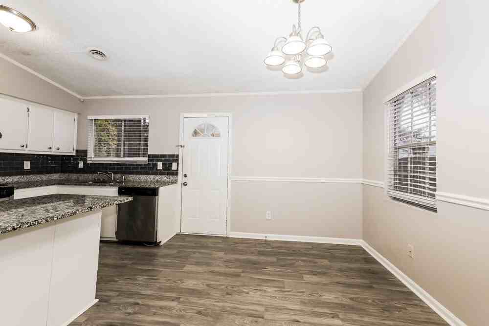 8450 N Pond Dr - Photo 6 of 16