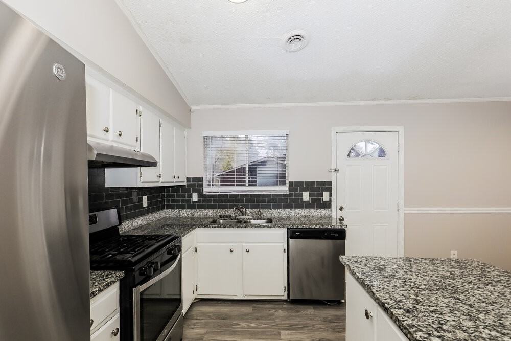 8450 N Pond Dr - Photo 7 of 16