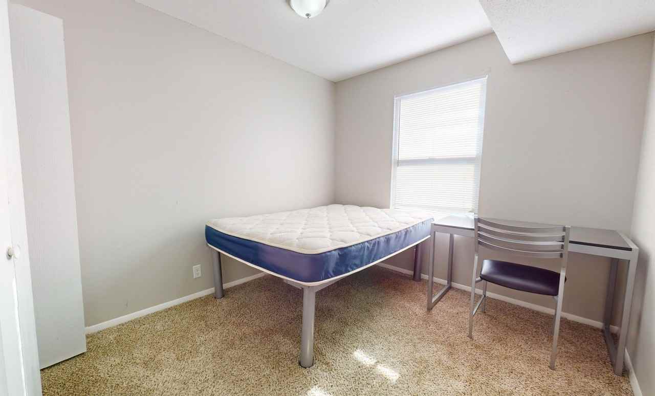 905 South Locust Street - Photo 2 of 32