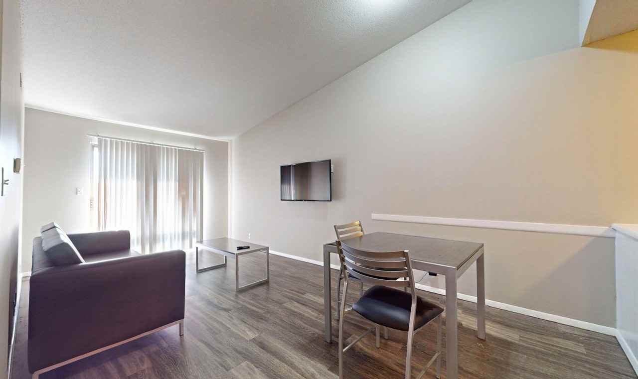 905 South Locust Street - Photo 3 of 32