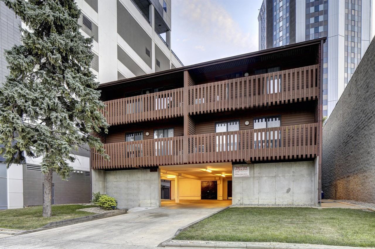 305 E Green St - Photo 3 of 9