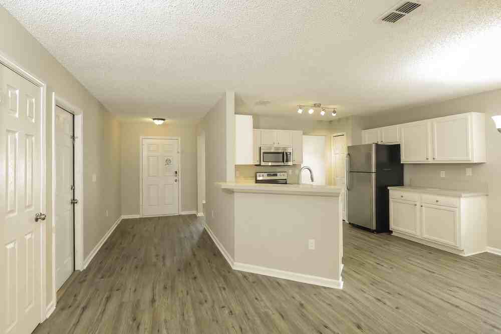 13517 Ashford Wood Ct E - Photo 7 of 19