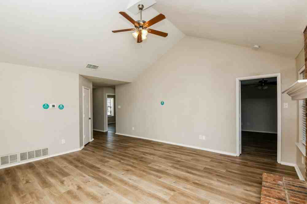 1354 Gainsborough Way - Photo 3 of 19