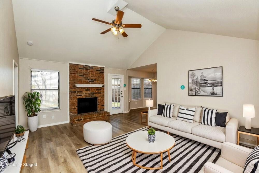 1354 Gainsborough Way - Photo 4 of 19