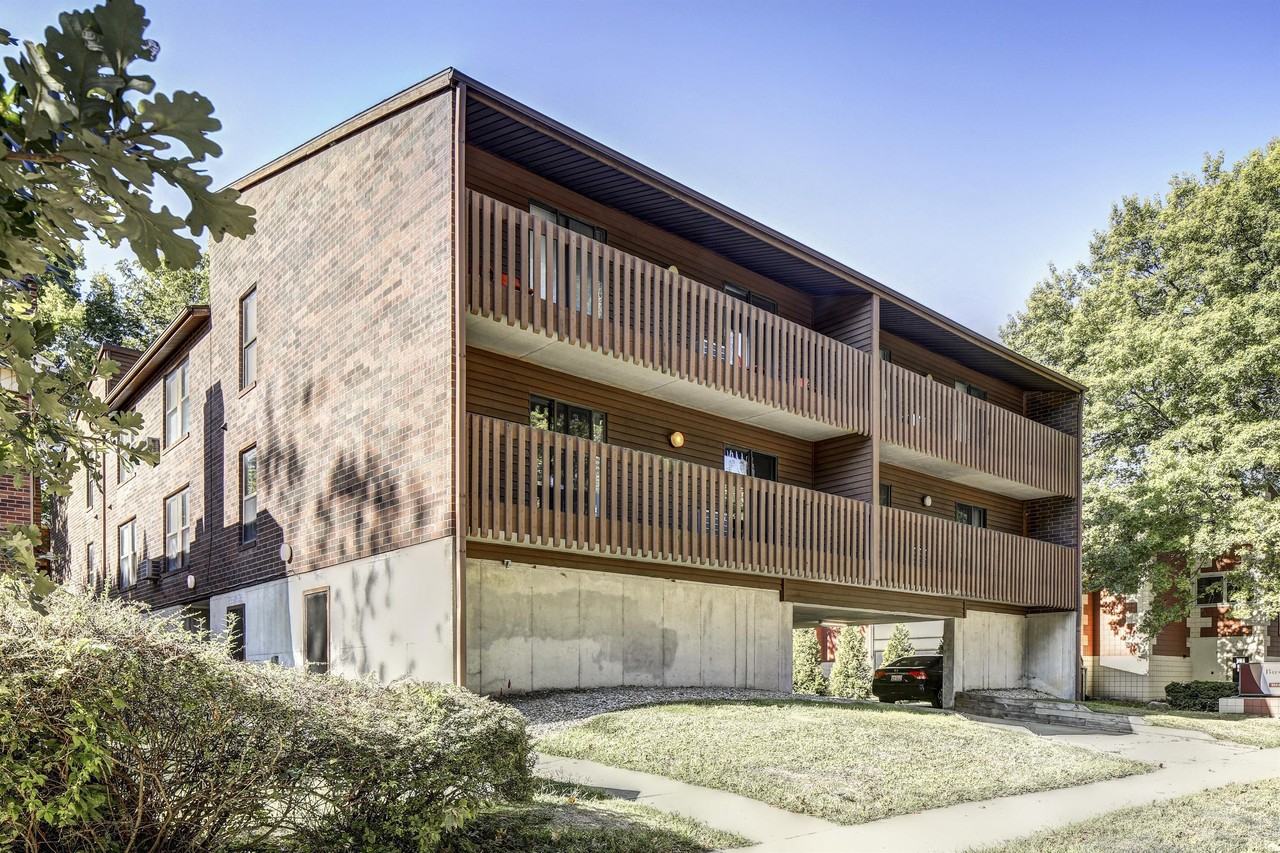 803 W Green St - Photo 2 of 12