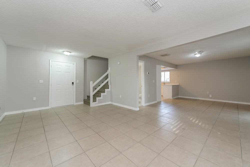 1140 Windway Cir - Photo 4 of 17