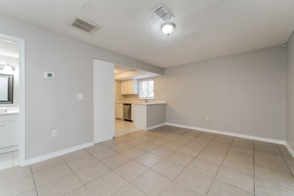 1140 Windway Cir - Photo 6 of 17
