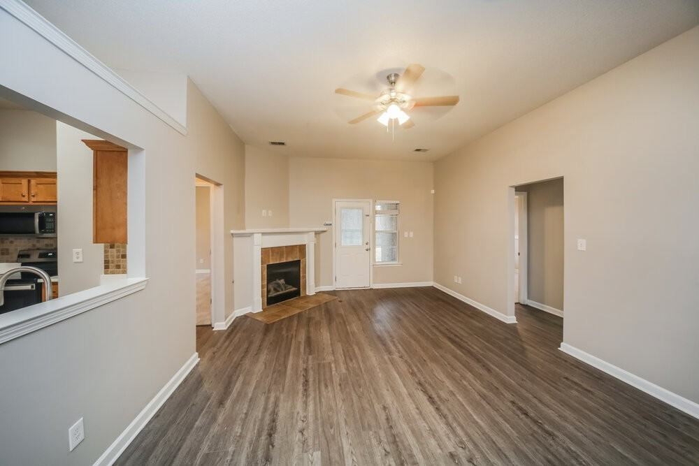 965 Parham Dr - Photo 4 of 17