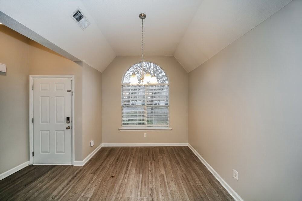 965 Parham Dr - Photo 6 of 17