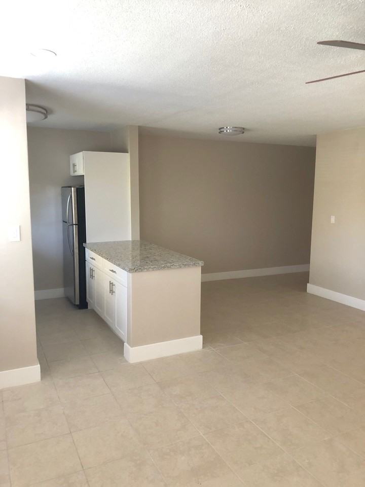 530 NE 20TH ST - Photo 7 of 16