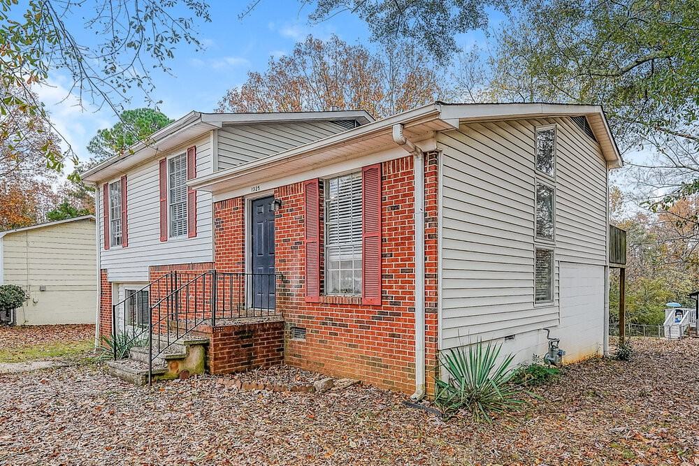 1325 Turf Dr - Photo 4 of 17