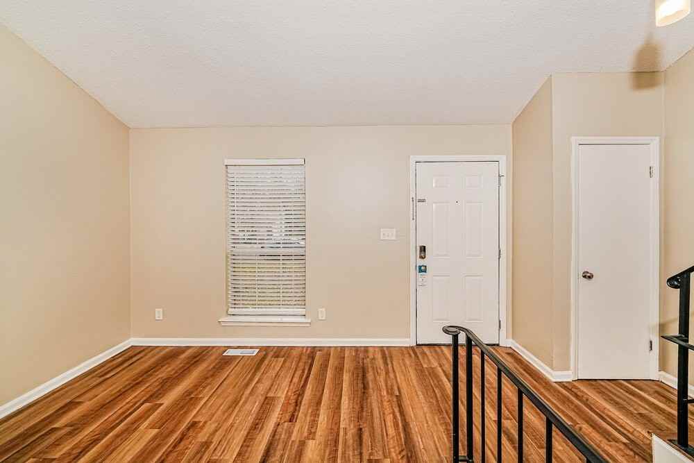 1325 Turf Dr - Photo 5 of 17