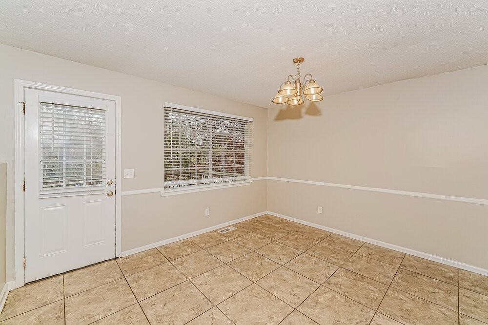 1325 Turf Dr - Photo 7 of 17