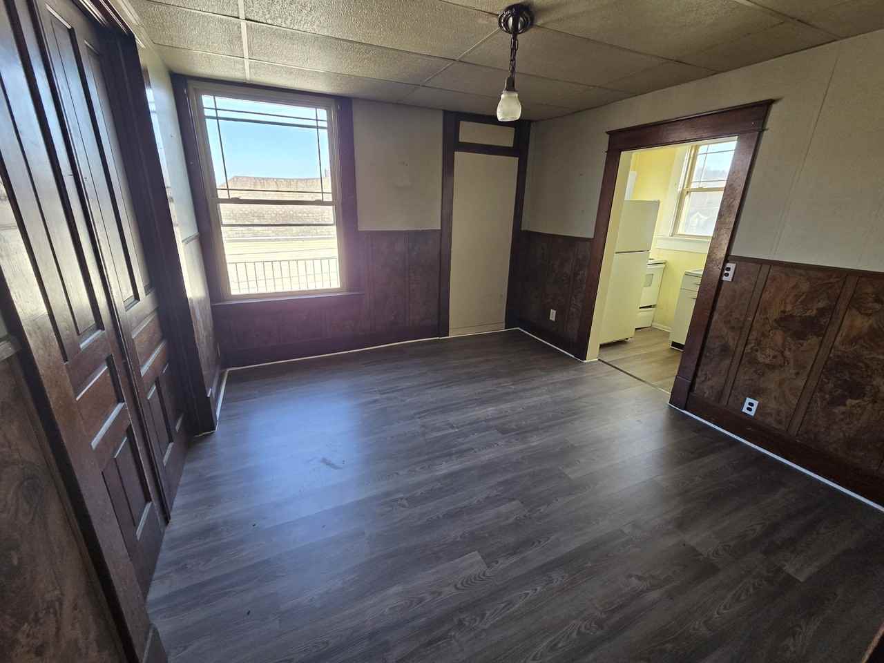 906 Putnam Ave - Photo 2 of 6