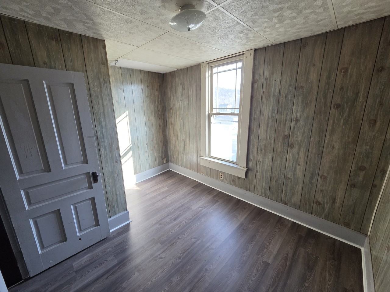 906 Putnam Ave - Photo 3 of 6