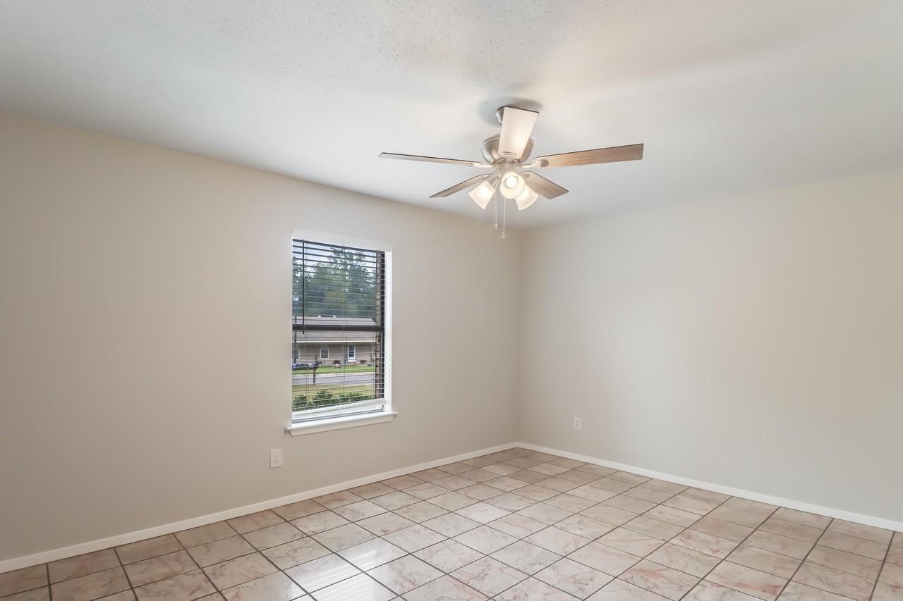 15241 Parkwood Drive North Unit D - Photo 3 of 18