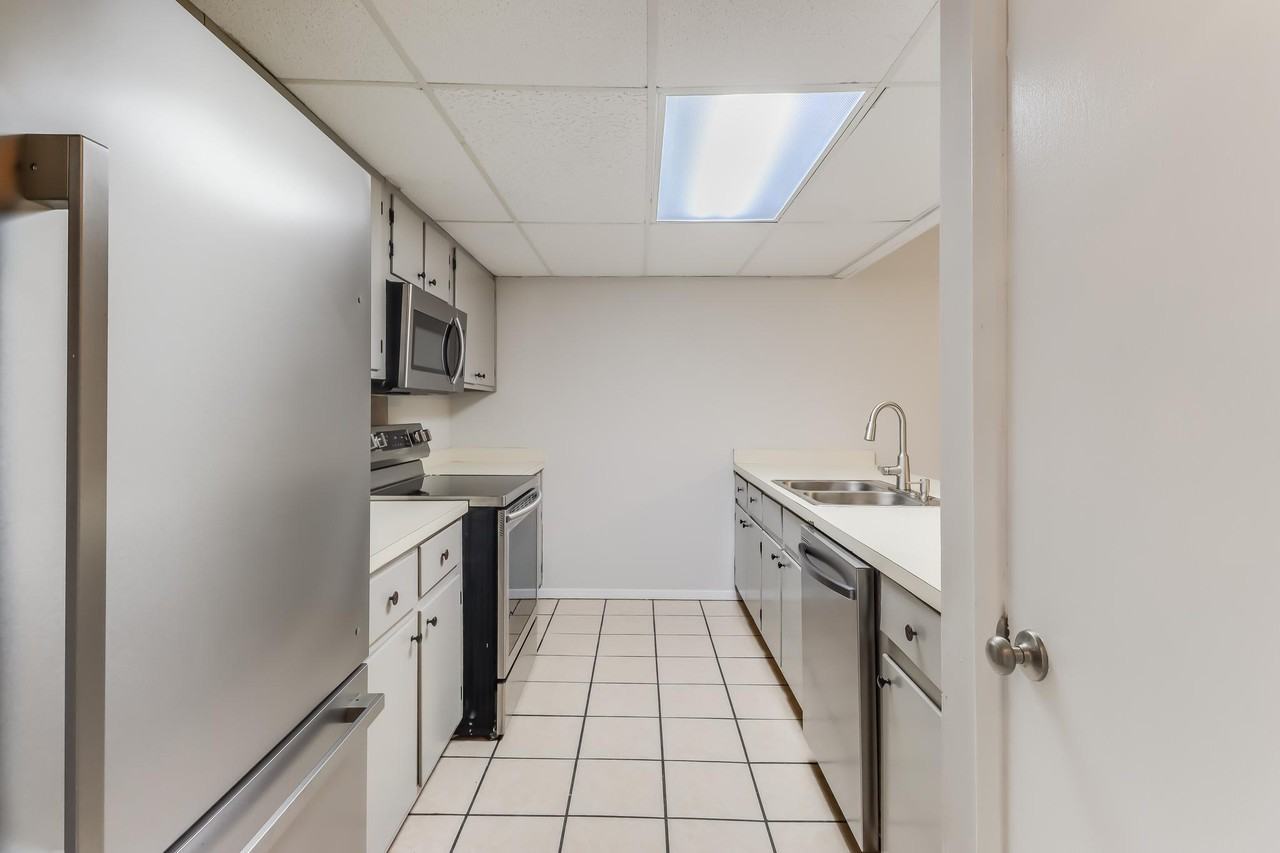 15241 Parkwood Drive North Unit D - Photo 5 of 18