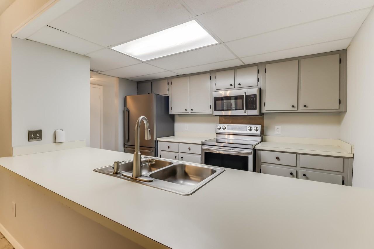 15241 Parkwood Drive North Unit D - Photo 6 of 18