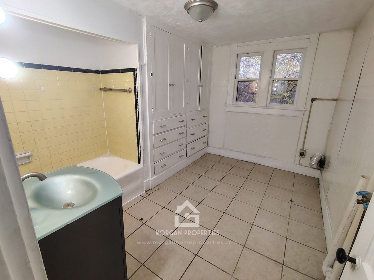 336 1/2 W 7TH ST - Photo 4 of 7