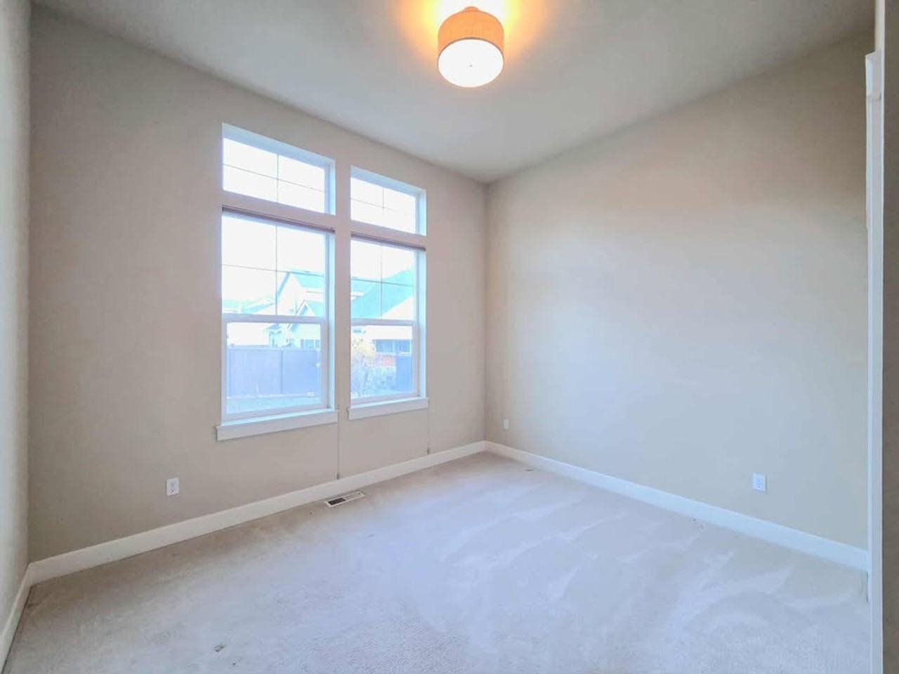 1744 S Blanchard Loop - Photo 5 of 47