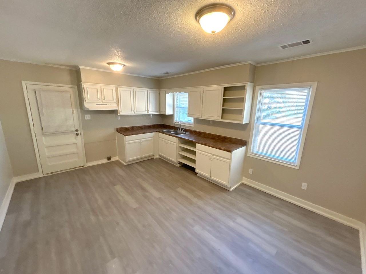 1231 Pera Avenue - Photo 2 of 11