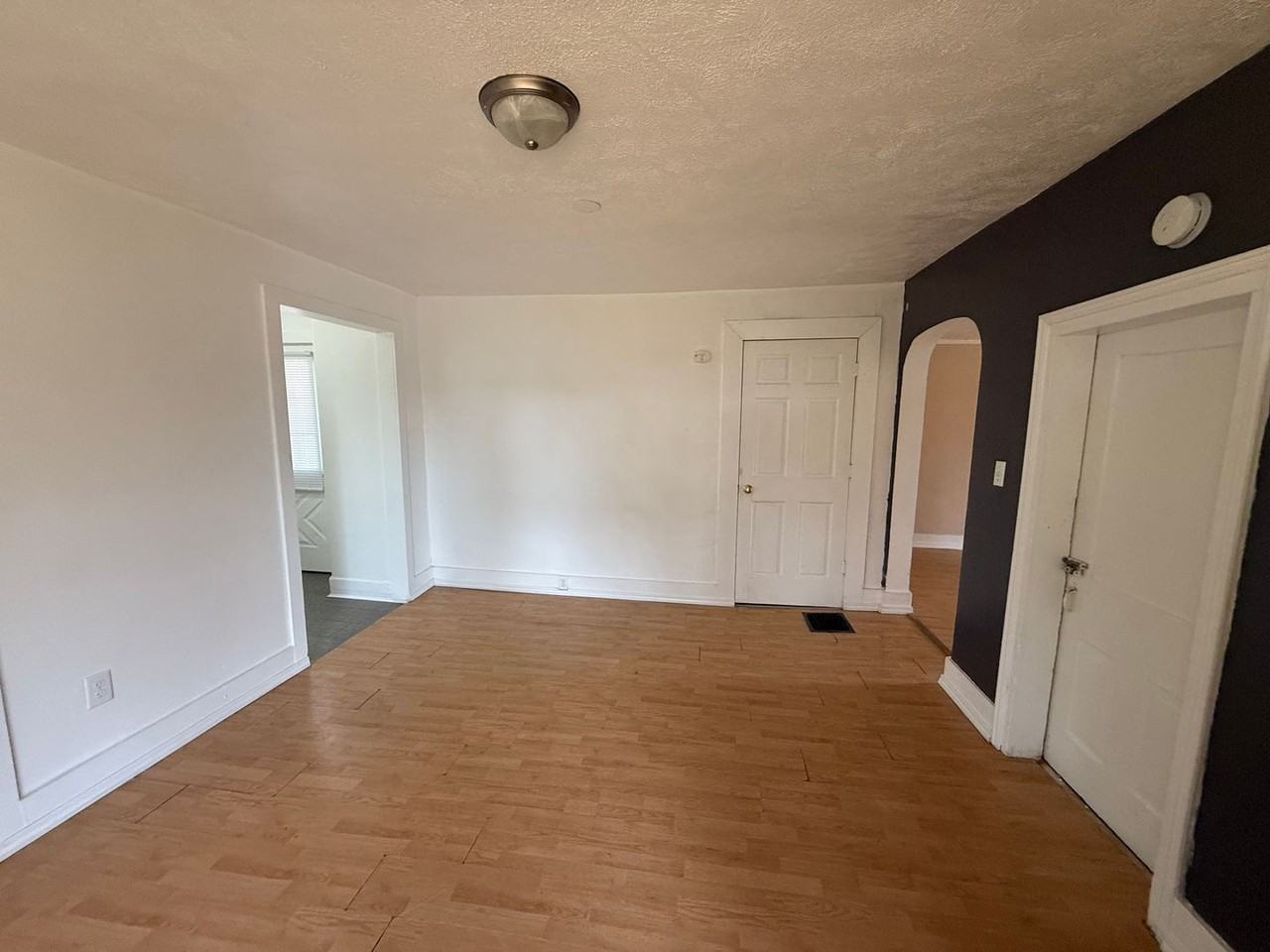 123 W Madison St - Photo 2 of 20