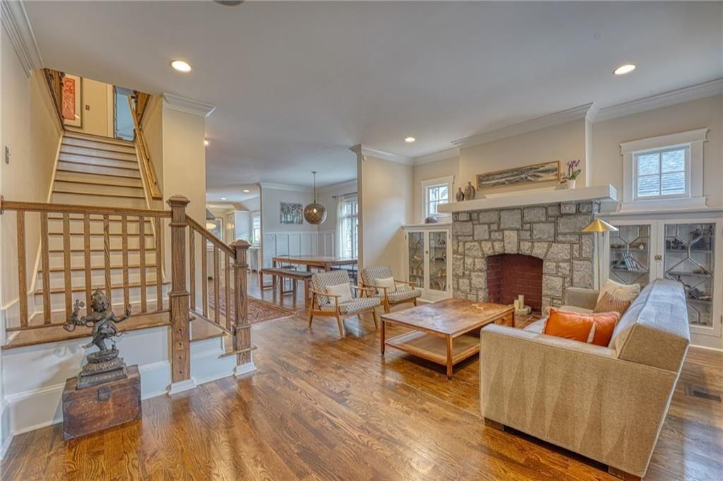 997 Blue Ridge Avenue Northeast - Photo 3 of 50