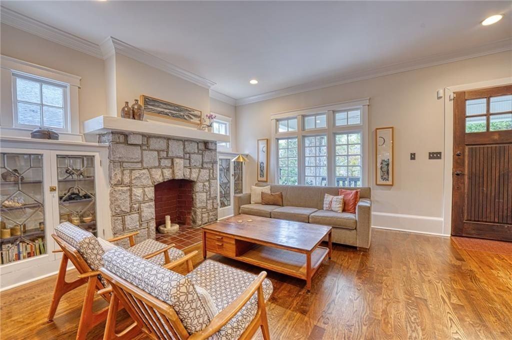 997 Blue Ridge Avenue Northeast - Photo 4 of 50