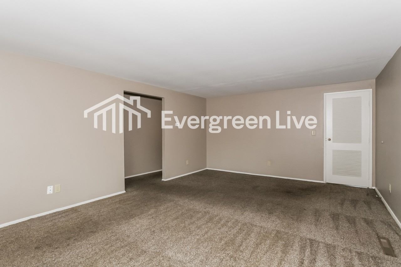 5862 Brandt Pike - Photo 3 of 15