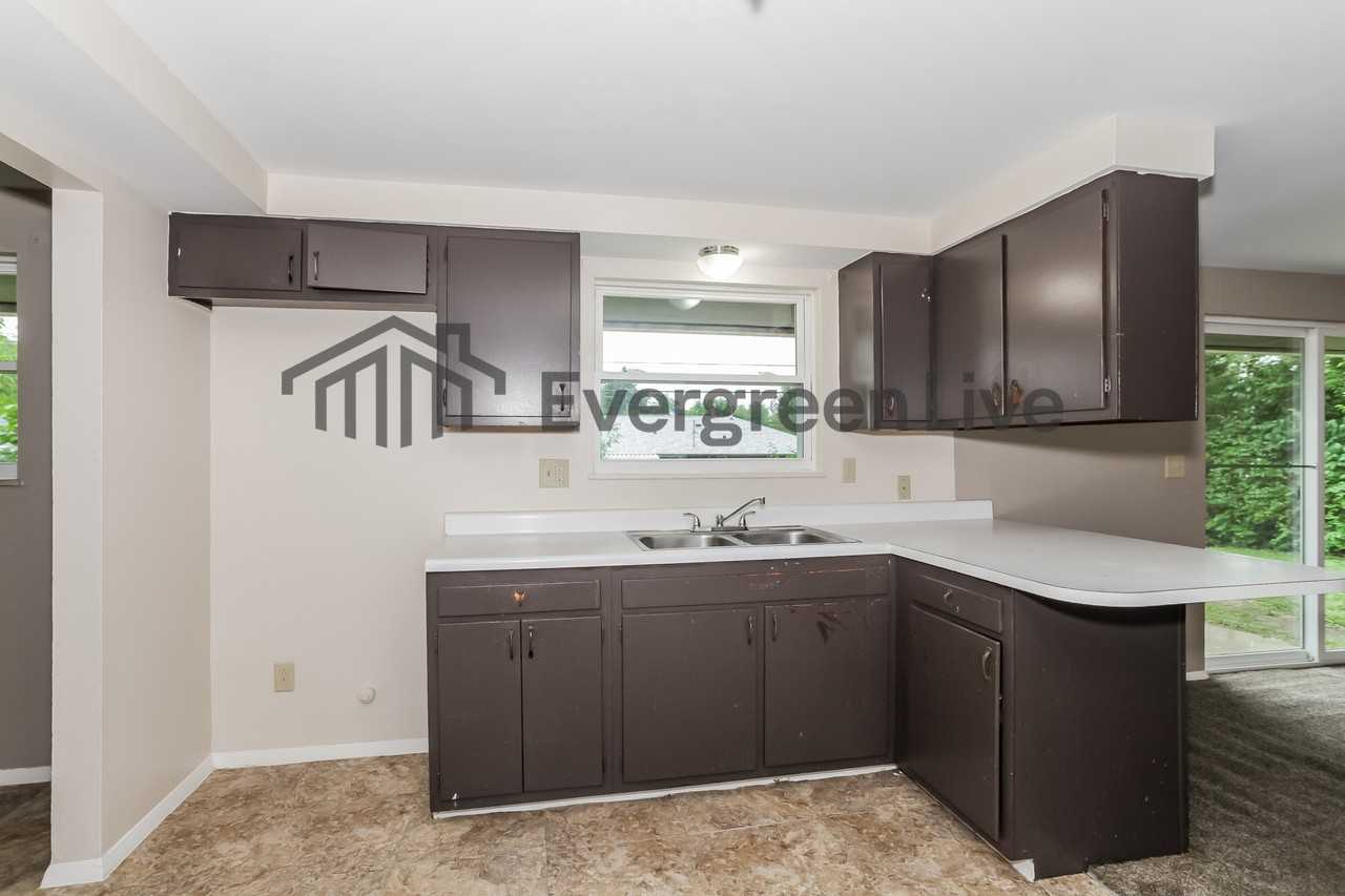 5862 Brandt Pike - Photo 7 of 15