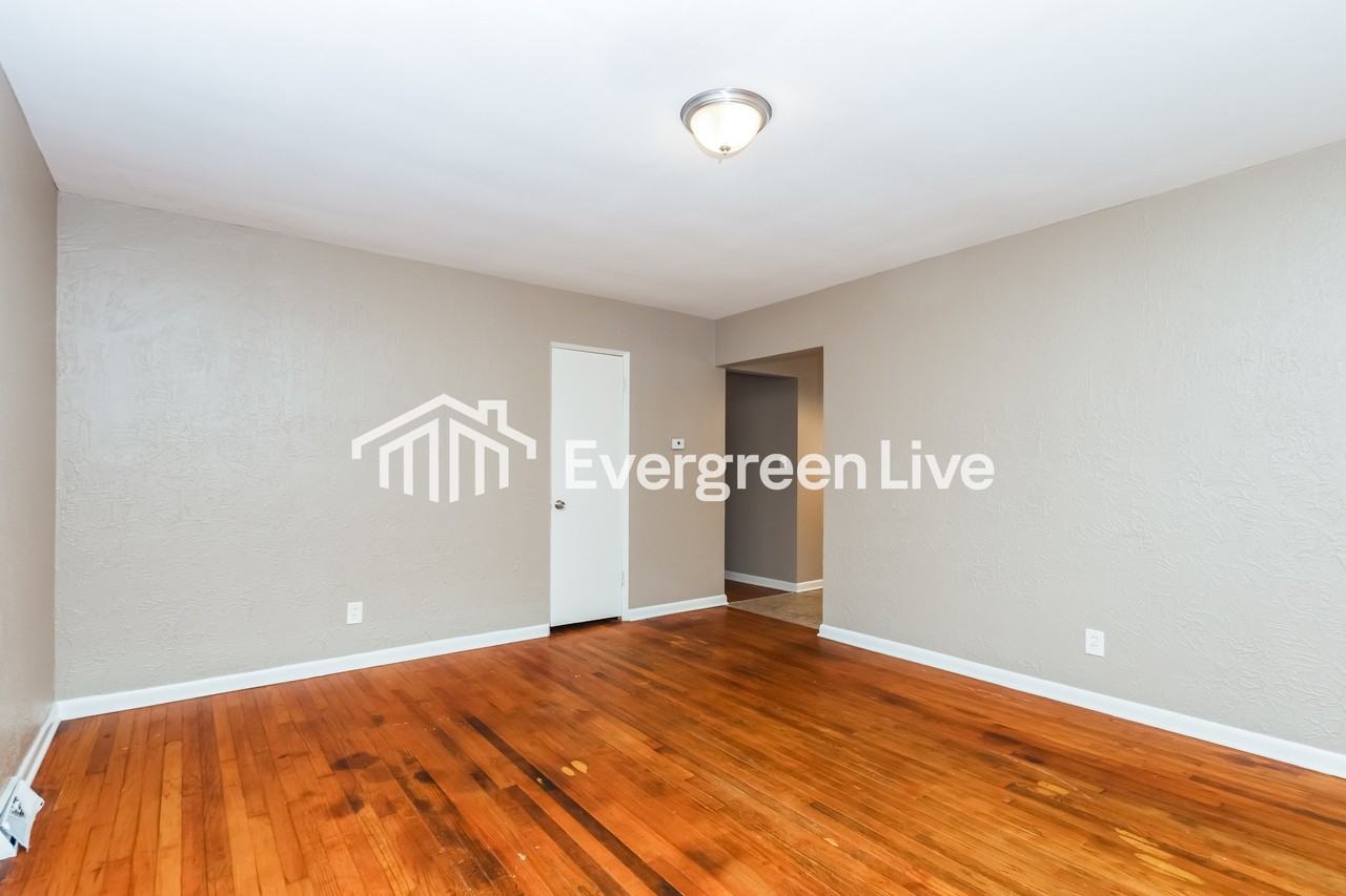 1141 Devon Ave - Photo 4 of 16