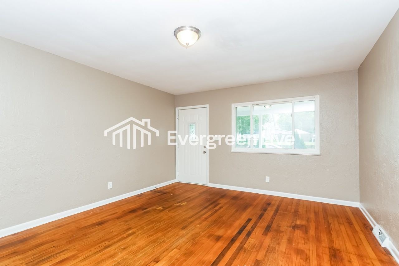 1141 Devon Ave - Photo 5 of 16