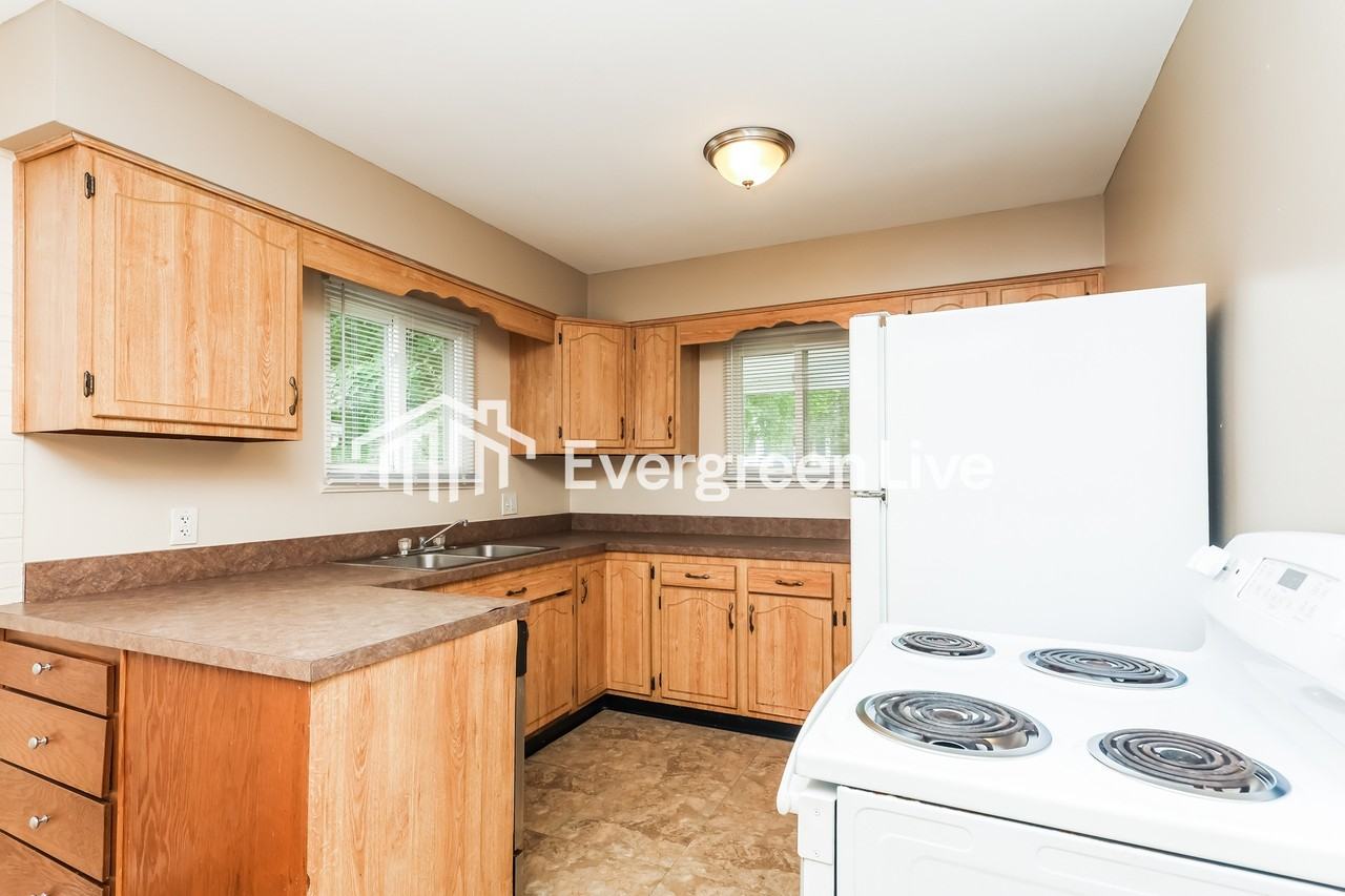 1141 Devon Ave - Photo 7 of 16