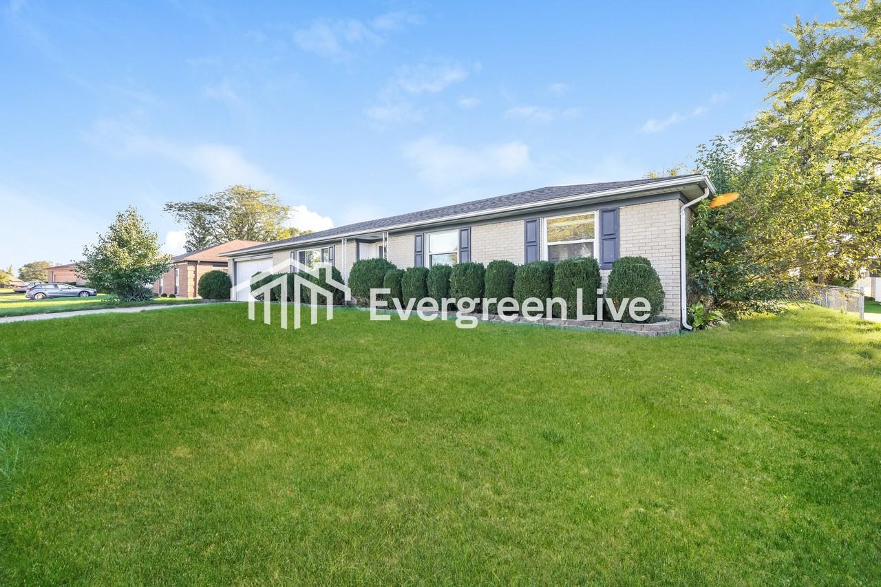 755 Ellsworth Dr - Photo 3 of 15